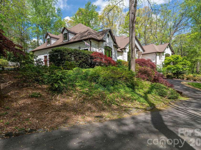 2835 Wimbledon Drive, Gastonia, NC 28056.  MLS# CAR4364886, YatesRealty ID 14331. 