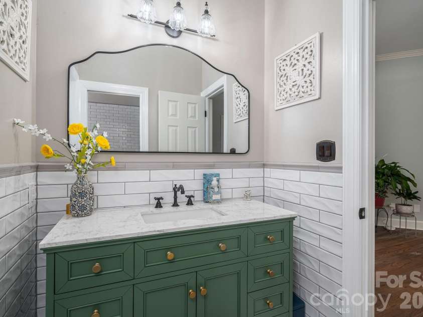 2835 Wimbledon Drive, Gastonia, NC 28056.  MLS# CAR4364886, YatesRealty ID 14331. Bathroom 2