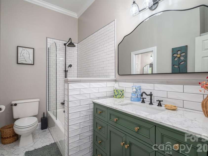 2835 Wimbledon Drive, Gastonia, NC 28056.  MLS# CAR4364886, YatesRealty ID 14331. Bathroom 2
