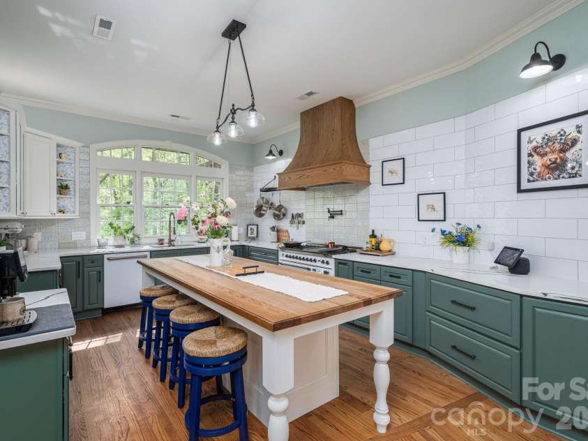 2835 Wimbledon Drive, Gastonia, NC 28056.  MLS# CAR4364886, YatesRealty ID 14331. Kitchen