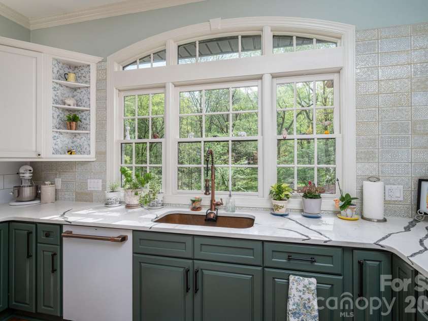 2835 Wimbledon Drive, Gastonia, NC 28056.  MLS# CAR4364886, YatesRealty ID 14331. Kitchen