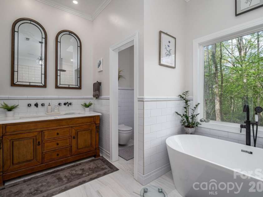 2835 Wimbledon Drive, Gastonia, NC 28056.  MLS# CAR4364886, YatesRealty ID 14331. Primary Bathroom