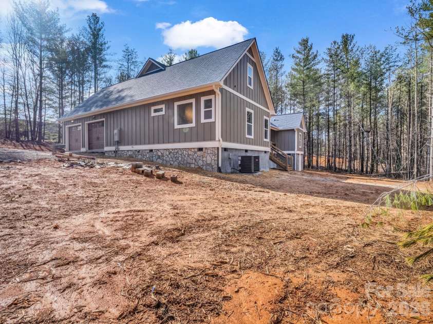 1057 Hawksbill Drive, Morganton, NC 28655.  MLS# CAR4337062, YatesRealty ID 14334. 