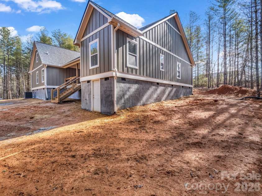 1057 Hawksbill Drive, Morganton, NC 28655.  MLS# CAR4337062, YatesRealty ID 14334. 