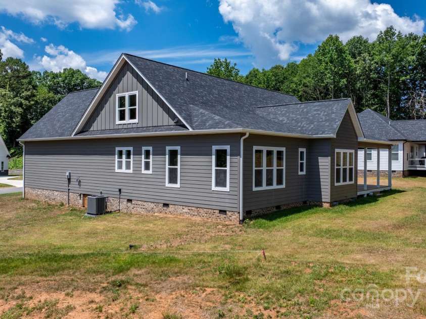 3733 Whitney Drive, Hickory, NC 28601.  MLS# CAR4250201, YatesRealty ID 14334. 