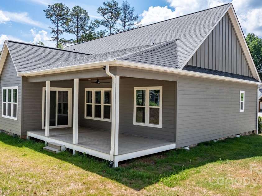 3733 Whitney Drive, Hickory, NC 28601.  MLS# CAR4250201, YatesRealty ID 14334. 