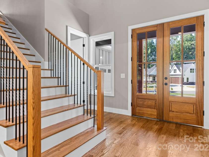 3733 Whitney Drive, Hickory, NC 28601.  MLS# CAR4250201, YatesRealty ID 14334. 