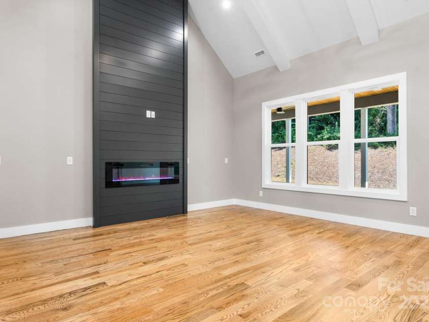 3733 Whitney Drive, Hickory, NC 28601.  MLS# CAR4250201, YatesRealty ID 14334. 