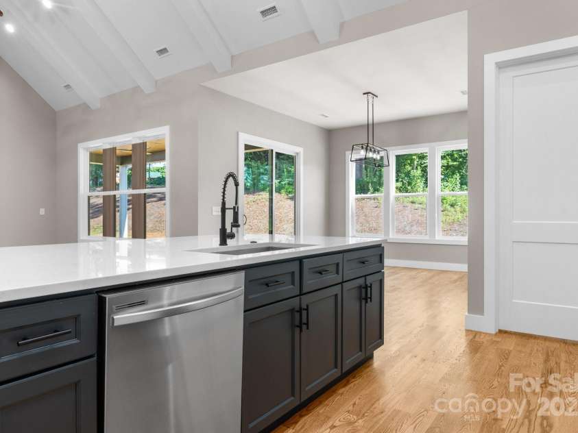 3733 Whitney Drive, Hickory, NC 28601.  MLS# CAR4250201, YatesRealty ID 14334. 