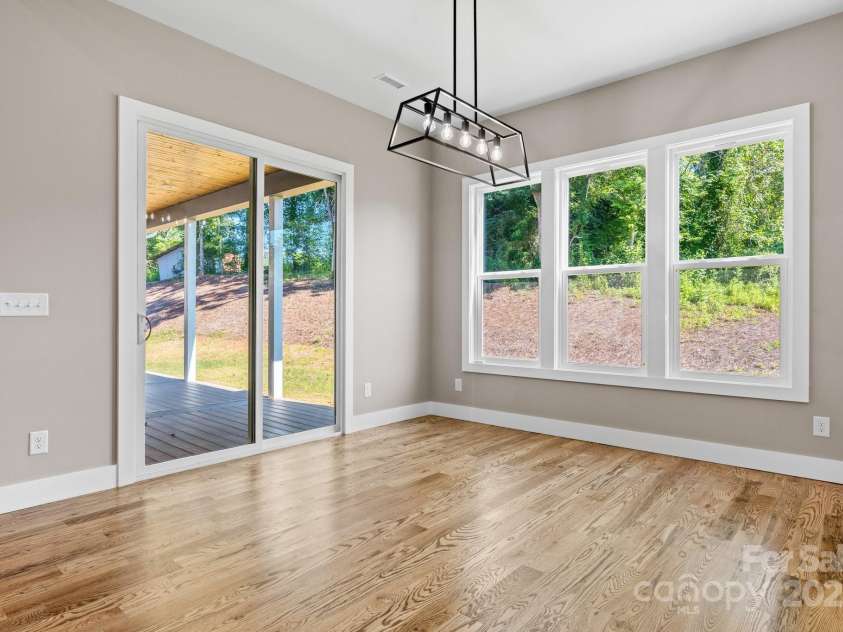 3733 Whitney Drive, Hickory, NC 28601.  MLS# CAR4250201, YatesRealty ID 14334. 