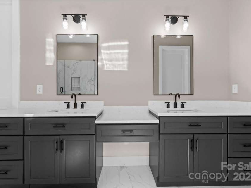 3733 Whitney Drive, Hickory, NC 28601.  MLS# CAR4250201, YatesRealty ID 14334. 