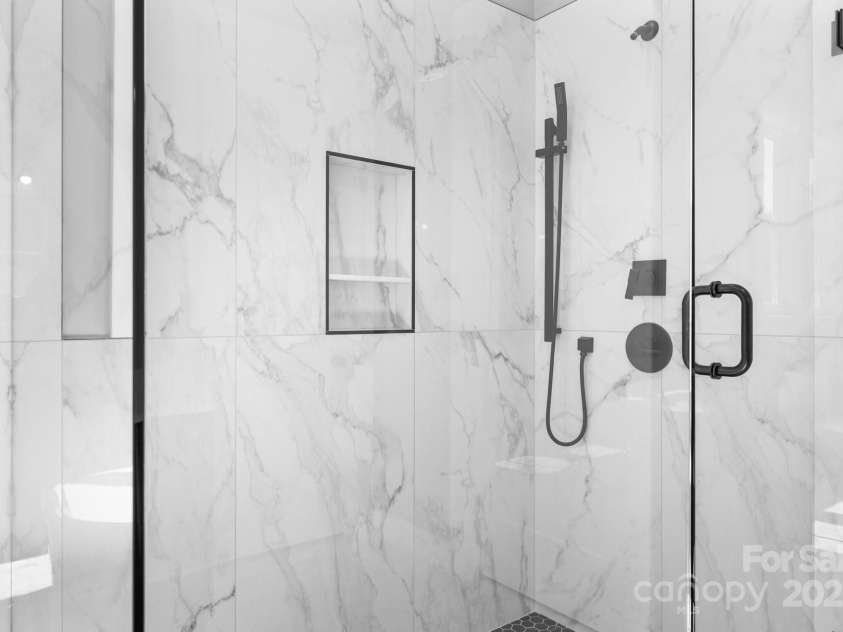 3733 Whitney Drive, Hickory, NC 28601.  MLS# CAR4250201, YatesRealty ID 14334. 