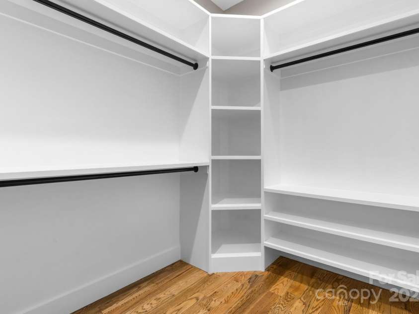 3733 Whitney Drive, Hickory, NC 28601.  MLS# CAR4250201, YatesRealty ID 14334. 