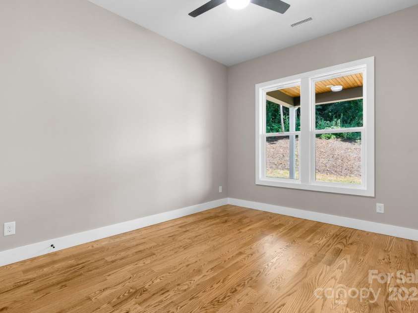 3733 Whitney Drive, Hickory, NC 28601.  MLS# CAR4250201, YatesRealty ID 14334. 