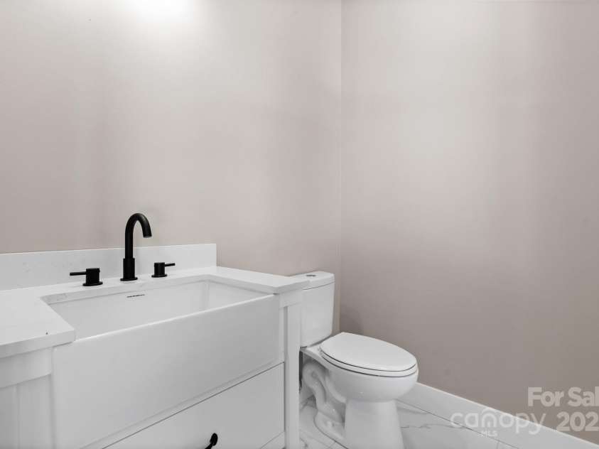 3733 Whitney Drive, Hickory, NC 28601.  MLS# CAR4250201, YatesRealty ID 14334. 