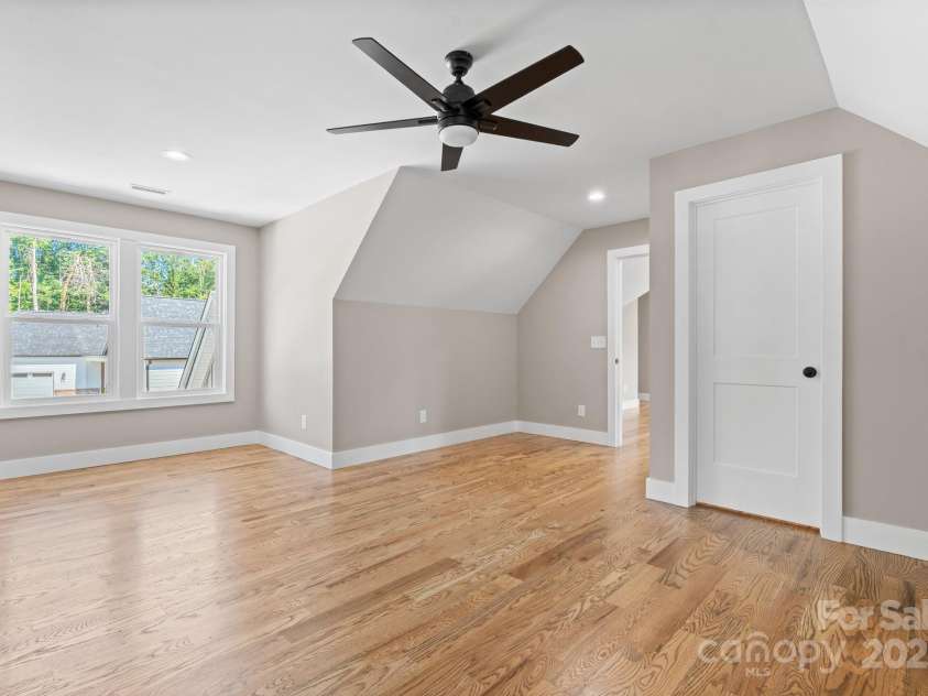 3733 Whitney Drive, Hickory, NC 28601.  MLS# CAR4250201, YatesRealty ID 14334. 