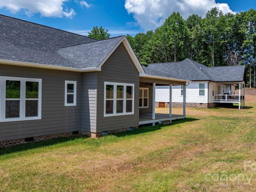 3733 Whitney Drive, Hickory, NC 28601.  MLS# CAR4308623, YatesRealty ID 14334. 