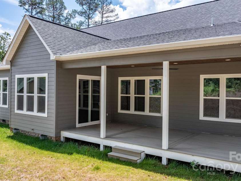 3733 Whitney Drive, Hickory, NC 28601.  MLS# CAR4308623, YatesRealty ID 14334. 