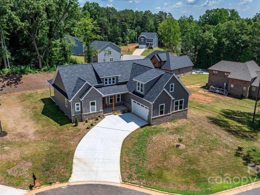 3733 Whitney Drive, Hickory, NC 28601.  MLS# CAR4308623, YatesRealty ID 14334. 