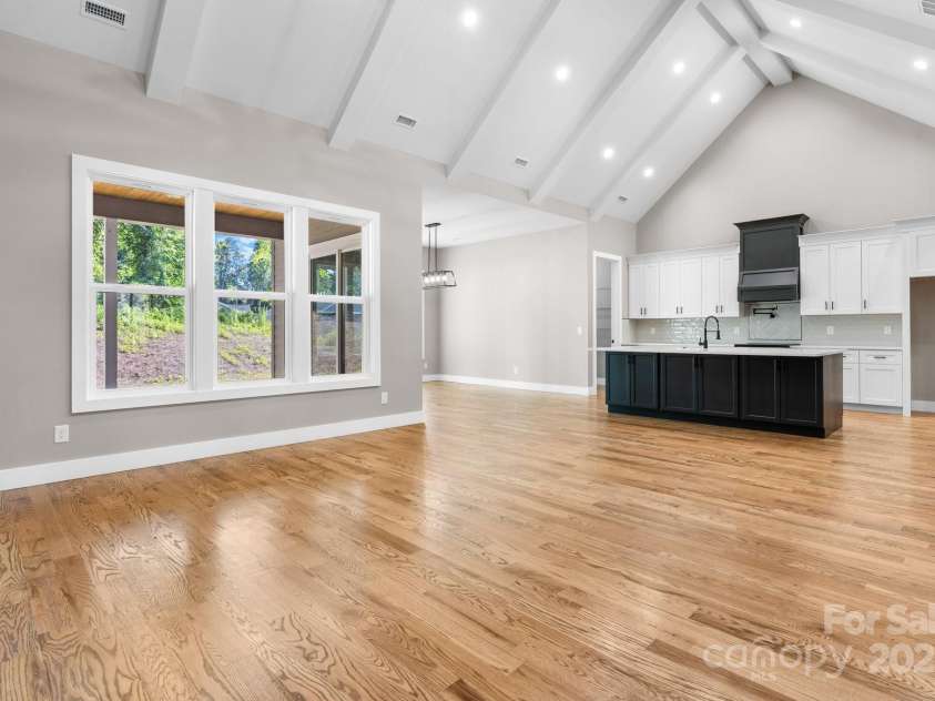 3733 Whitney Drive, Hickory, NC 28601.  MLS# CAR4308623, YatesRealty ID 14334. 