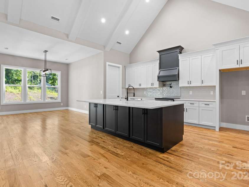 3733 Whitney Drive, Hickory, NC 28601.  MLS# CAR4308623, YatesRealty ID 14334. 