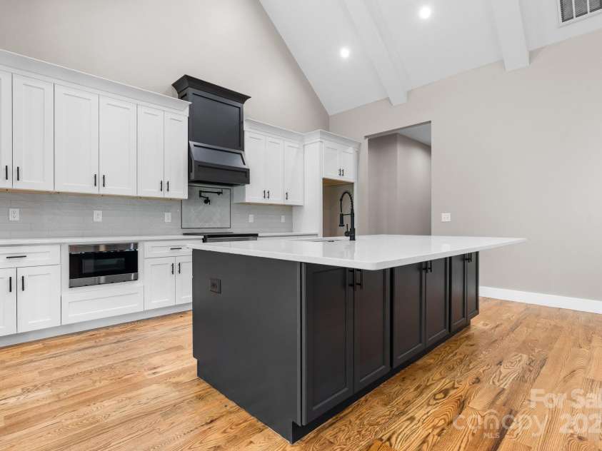 3733 Whitney Drive, Hickory, NC 28601.  MLS# CAR4308623, YatesRealty ID 14334. 