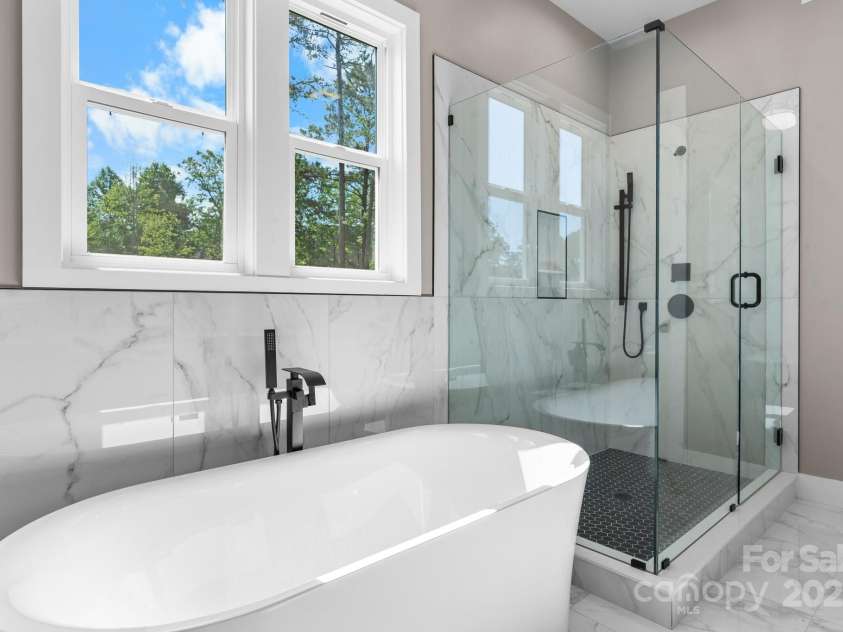 3733 Whitney Drive, Hickory, NC 28601.  MLS# CAR4308623, YatesRealty ID 14334. 