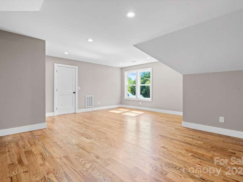 3733 Whitney Drive, Hickory, NC 28601.  MLS# CAR4308623, YatesRealty ID 14334. 