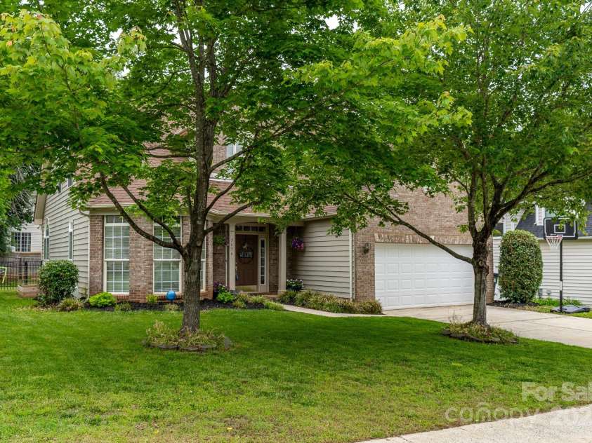 5656 Cambridge Bay Drive, Charlotte, NC 28269.  MLS# CAR4257738, YatesRealty ID 14338. 