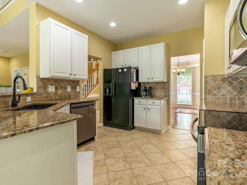 5656 Cambridge Bay Drive, Charlotte, NC 28269.  MLS# CAR4257738, YatesRealty ID 14338. 