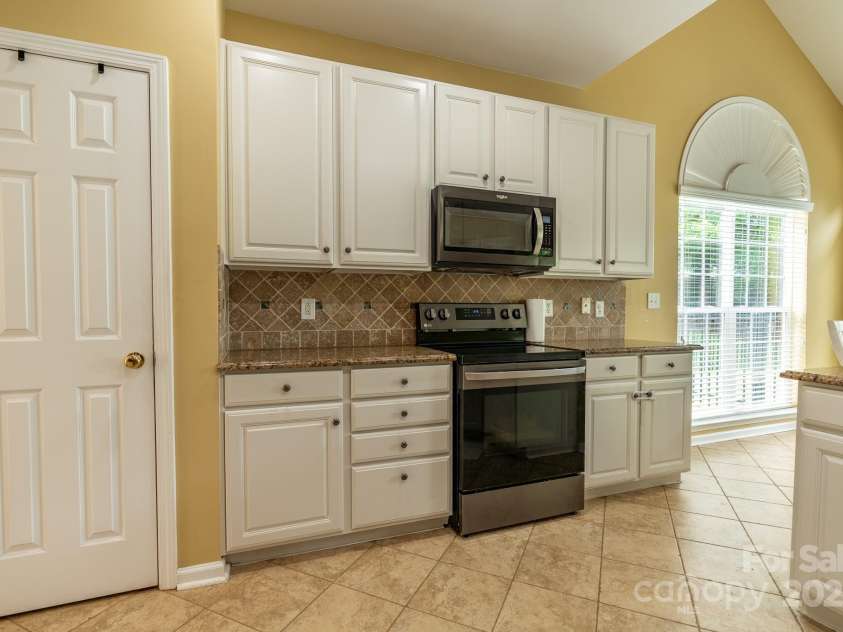 5656 Cambridge Bay Drive, Charlotte, NC 28269.  MLS# CAR4257738, YatesRealty ID 14338. 