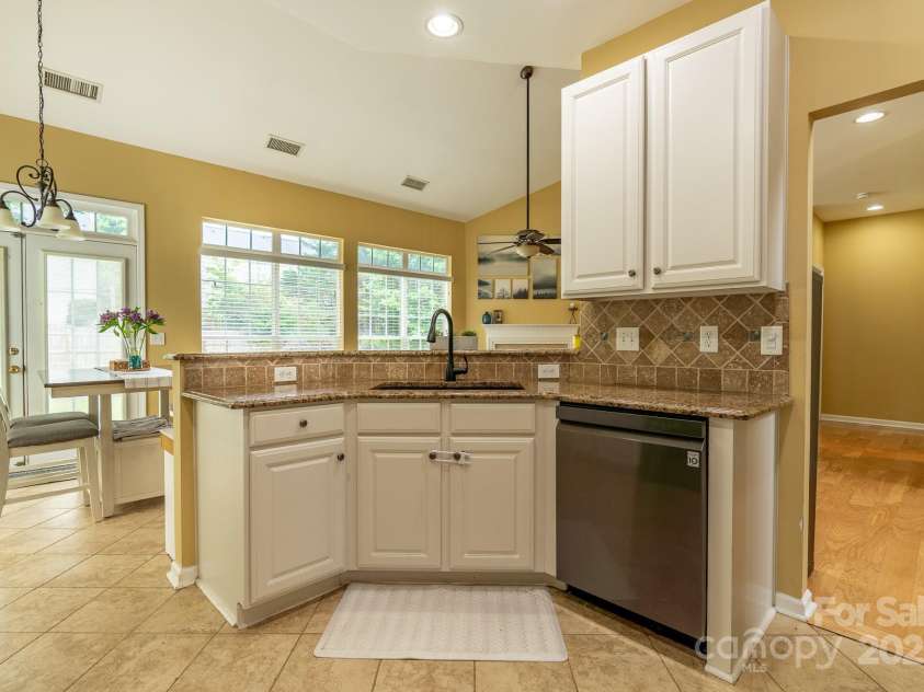 5656 Cambridge Bay Drive, Charlotte, NC 28269.  MLS# CAR4257738, YatesRealty ID 14338. 