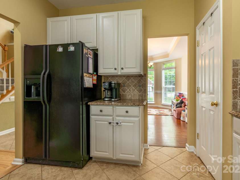 5656 Cambridge Bay Drive, Charlotte, NC 28269.  MLS# CAR4257738, YatesRealty ID 14338. 