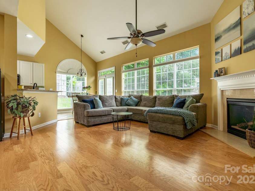 5656 Cambridge Bay Drive, Charlotte, NC 28269.  MLS# CAR4257738, YatesRealty ID 14338. 