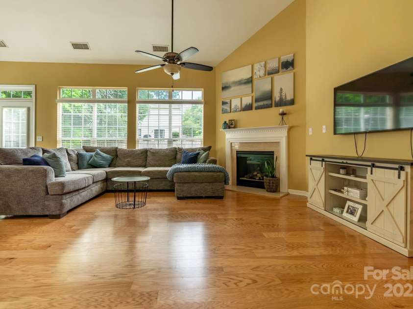 5656 Cambridge Bay Drive, Charlotte, NC 28269.  MLS# CAR4257738, YatesRealty ID 14338. 