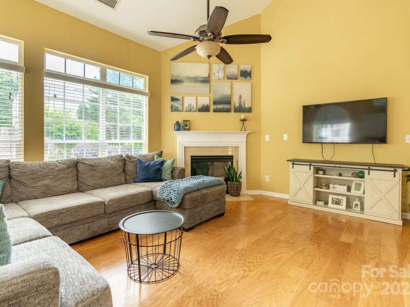 5656 Cambridge Bay Drive, Charlotte, NC 28269.  MLS# CAR4257738, YatesRealty ID 14338. 