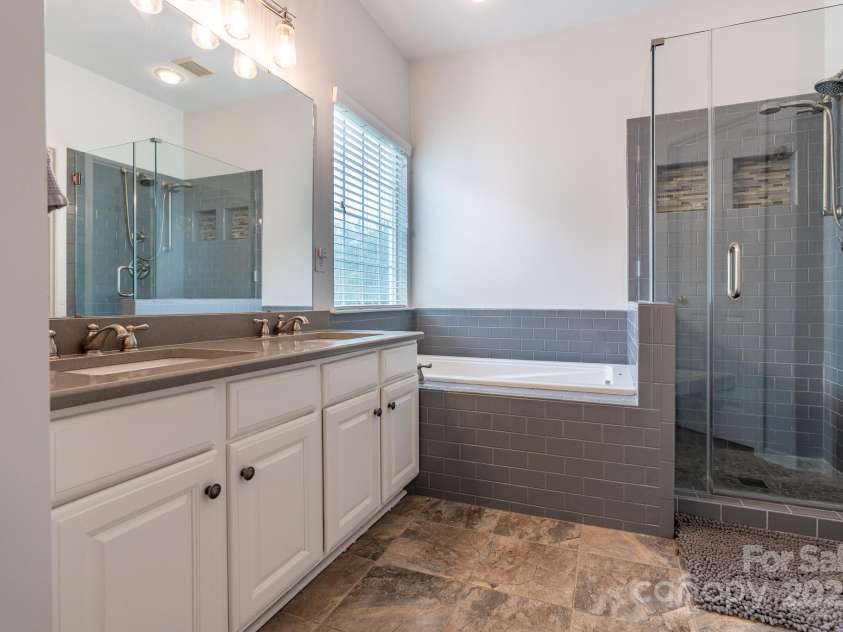 5656 Cambridge Bay Drive, Charlotte, NC 28269.  MLS# CAR4257738, YatesRealty ID 14338. 