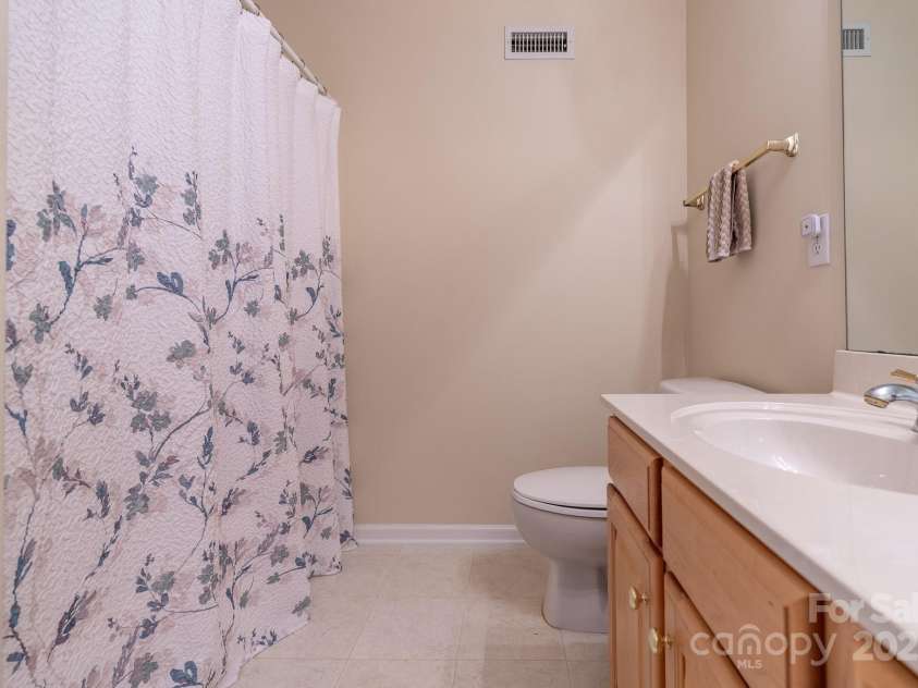 5656 Cambridge Bay Drive, Charlotte, NC 28269.  MLS# CAR4257738, YatesRealty ID 14338. 