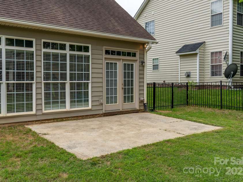 5656 Cambridge Bay Drive, Charlotte, NC 28269.  MLS# CAR4257738, YatesRealty ID 14338. 