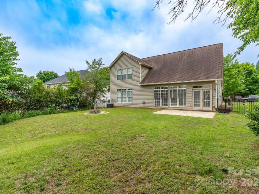 5656 Cambridge Bay Drive, Charlotte, NC 28269.  MLS# CAR4257738, YatesRealty ID 14338. 