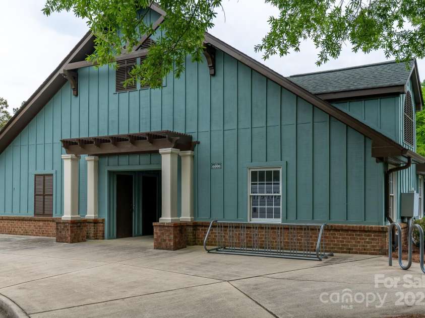 5656 Cambridge Bay Drive, Charlotte, NC 28269.  MLS# CAR4257738, YatesRealty ID 14338. Community Clubhouse