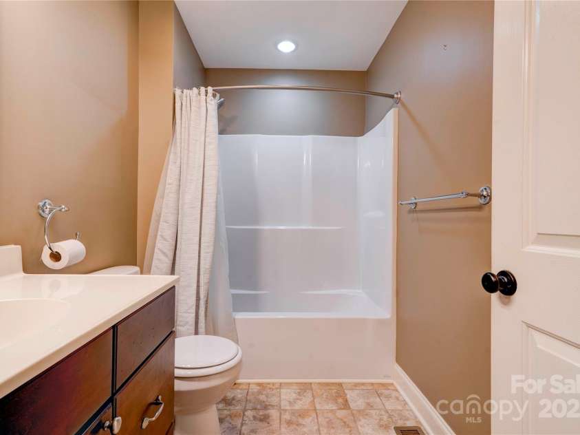 110 Carol Lyn Drive, Kings Mountain, NC 28086.  MLS# CAR4252571, YatesRealty ID 14339. 