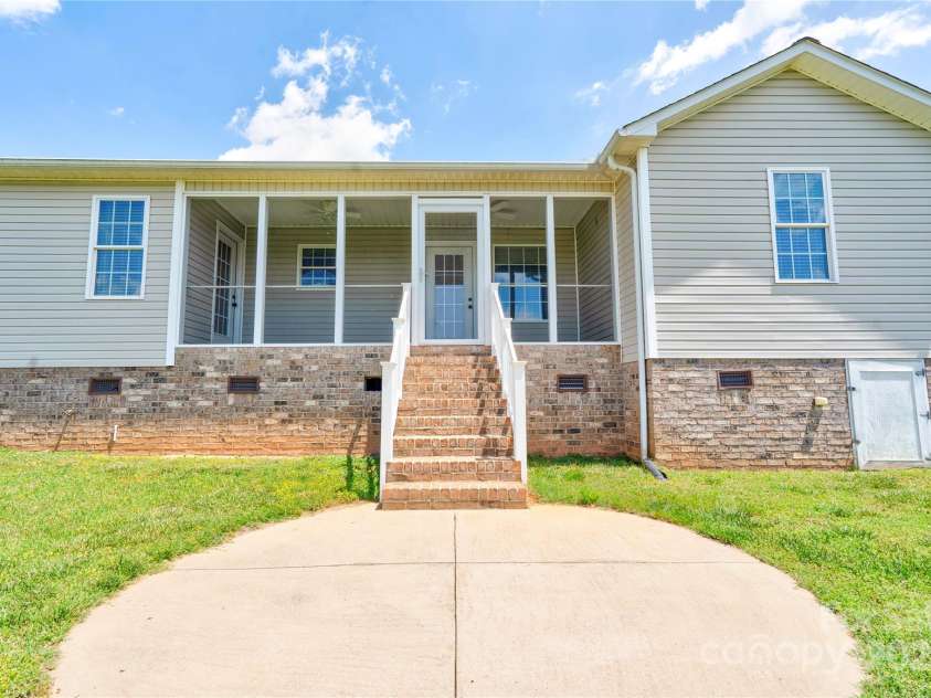 110 Carol Lyn Drive, Kings Mountain, NC 28086.  MLS# CAR4252571, YatesRealty ID 14339. 