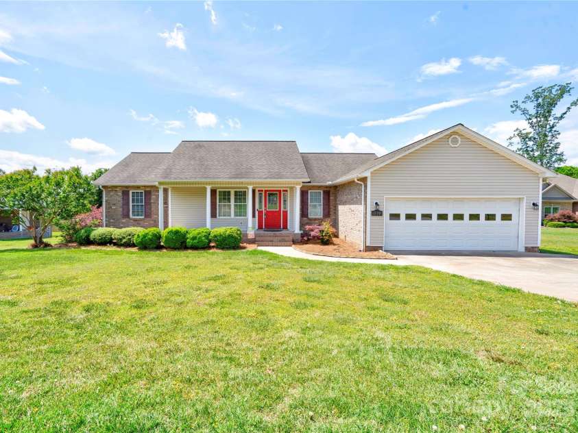 110 Carol Lyn Drive, Kings Mountain, NC 28086.  MLS# CAR4252571, YatesRealty ID 14339. 