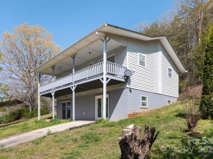 332 Cherrywood Circle, Hayesville, NC 28904.  MLS# CAR4248770, YatesRealty ID 14340. 