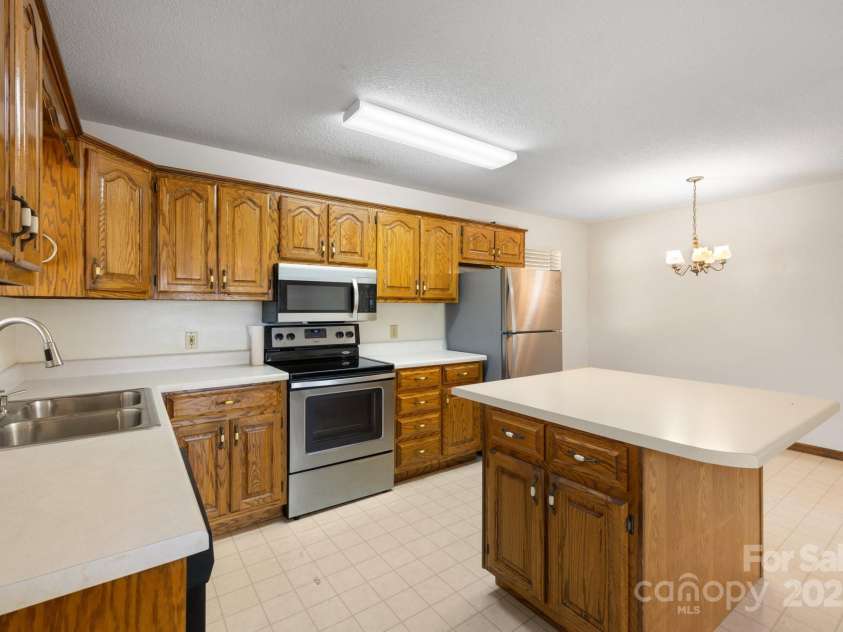 332 Cherrywood Circle, Hayesville, NC 28904.  MLS# CAR4248770, YatesRealty ID 14340. 