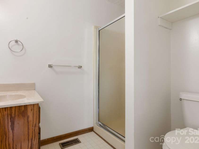 332 Cherrywood Circle, Hayesville, NC 28904.  MLS# CAR4248770, YatesRealty ID 14340. 