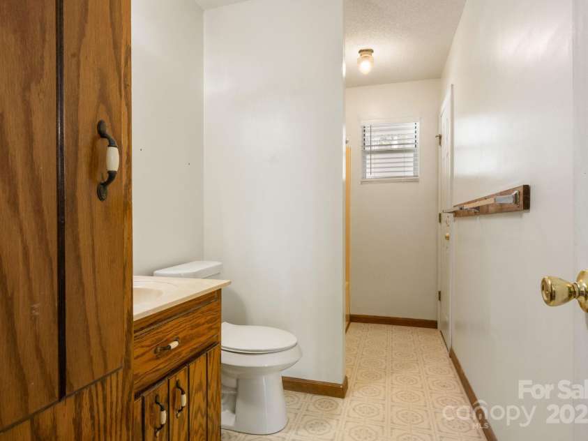 332 Cherrywood Circle, Hayesville, NC 28904.  MLS# CAR4248770, YatesRealty ID 14340. 