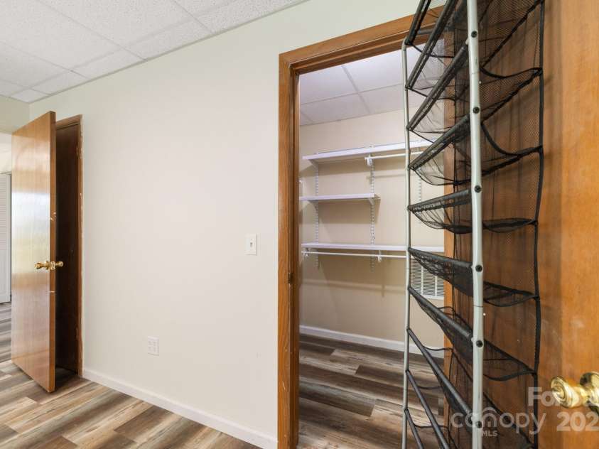 332 Cherrywood Circle, Hayesville, NC 28904.  MLS# CAR4248770, YatesRealty ID 14340. 