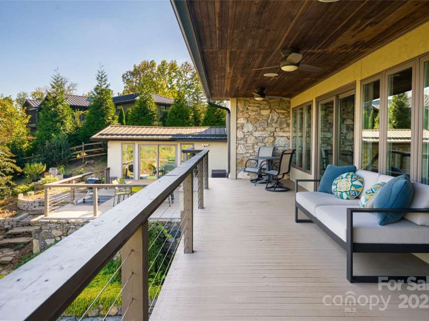 79 Horizon Hill Road, Asheville, NC 28804.  MLS# CAR4306563, YatesRealty ID 14340. 